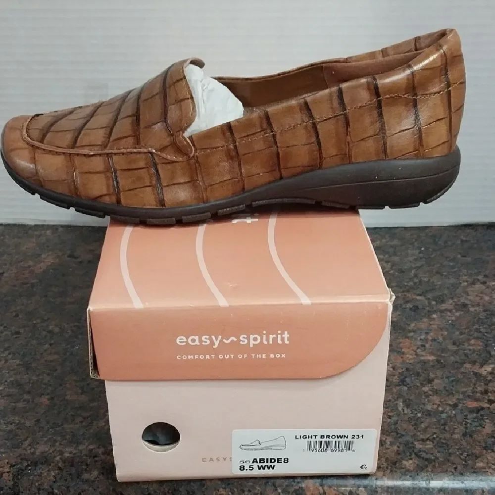Easy Spirit "Abide"....Size 8.5 WW